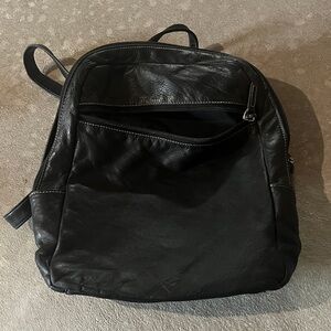 Perlina Black Leather Men’s Backpack with Front Zip Pocket